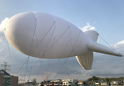 屋外アドバルーン｜BRAVOバルーン事業部